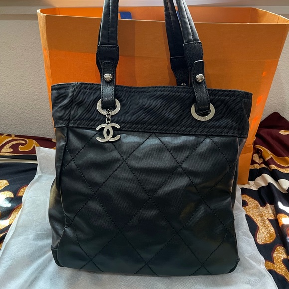 Chanel tote 👜 - Picture 1 of 16